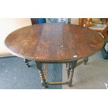 20TH CENTURY OAK GATELEG TABLE WITH BARLEY TWIST SUPPORTS 73 CM TALL