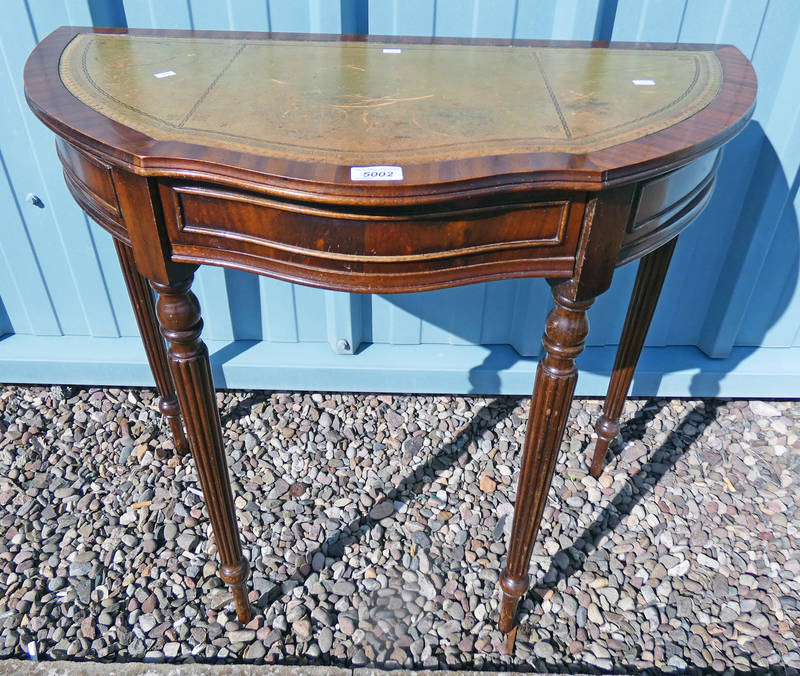 LEATHER TOPPED MAHOGANY SIDE TABLE WITH REEDED SUPPORTS 76CM TALL X 82CM WIDE