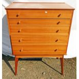 20TH CENTURY TEAK CHEST OF 5 DRAWERS ON TAPERED SUPPORTS 114 X 86 X 49 CM