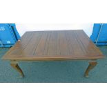EARLY 20TH CENTURY MAHOGANY PULL-OUT DINING TABLE ON QUEEN ANNE SUPPORTS EXTENDED 305CM LONG
