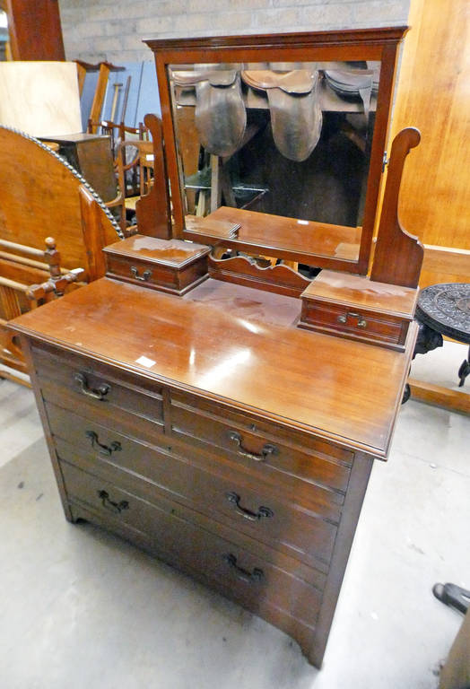 MAHOGANY DRESSING TABLE WITH SWING MIRROR & 2 SMALL DRAWERS OVER 2 SHORT & 2 LONG DRAWERS.