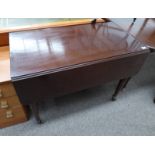 19TH CENTURY MAHOGANY PEMBROKE TABLE ON TURNED SUPPORTS
