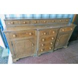 EARLY 19TH CENTURY OAK DRESSER WITH 7 SHORT DRAWERS TO TOP ABOVE A COLUMN OF 5 DRAWERS FLANKED TO