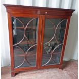 LATE 19TH/EARLY 20TH CENTURY MAHOGANY BOOKCASE WITH 2 ASTRAGAL GLAZED DOORS, 134.5CM TALL X 115.