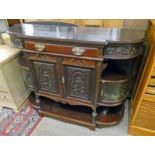 EARLY 20TH CENTURY MAHOGANY SIDE CABINET WITH SINGLE DRAWER OVER 2 CARVED PANEL DOORS WITH SHELVED