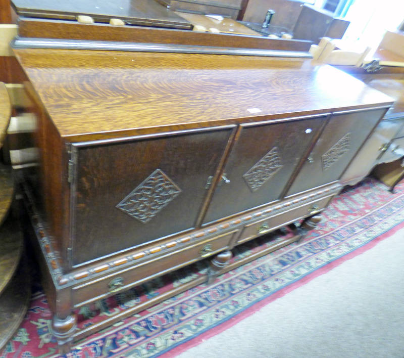 EARLY 20TH CENTURY OAK SIDEBOARD WITH 3 PANEL DOORS OVER 2 DRAWERS ON BALUSTER SUPPORTS
