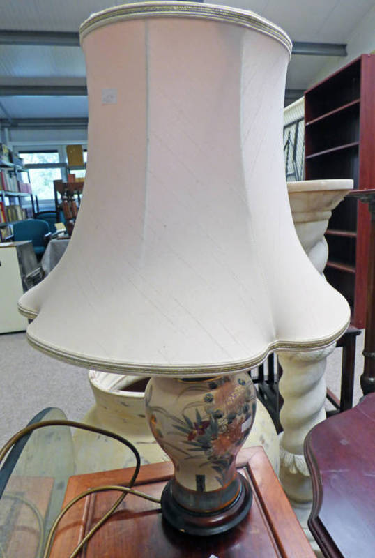 PORCELAIN TABLELAMP WITH SHADE