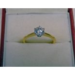 18 CT GOLD SOLITAIRE DIAMOND RING. THE DIAMOND, IN CLAW SETTING, OF APPROXIMATELY 0.70 CARAT.