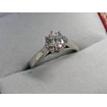 A DIAMOND SOLITAIRE RING IN WHITE METAL SETTING, THE BRILLIANT CUT DIAMOND APPROX.