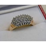 9CT GOLD DIAMOND CLUSTER RING SET WITH 0.