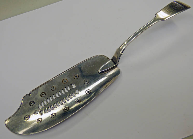 SCOTTISH PROVINCIAL SILVER FIDDLE PATTERN FISH SLICE BY GEORGE BOOTH ABERDEEN CIRCA 1815