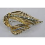 DIAMOND SET GOLD FERN LEAF BROOCH, STAMPED 750 - 6CM LONG & 18.