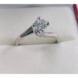 DIAMOND SOLITAIRE RING, THE BRILLIANT CUT DIAMOND OF APPROX. 0.