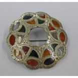 LATE 19TH/EARLY 20TH CENTURY SCOTTISH UNMARKED SILVER AGATE SET CONCAVE TARGET SHAPED PLAID BROOCH