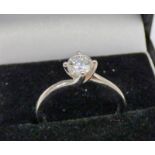 DIAMOND SOLITAIRE RING IN WHITE GOLD MARKED 750. THE BRILLIANT - CUT DIAMOND APPROX .0.