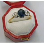 DIAMOND & SAPPHIRE SET RING IN UNMARKED SETTING.