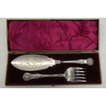 CASED PAIR OF SILVER PLATED FISH SERVERS WITH ENGRAVED DECORATION