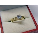 15CT GOLD DIAMOND SOLITAIRE RING OF APPROX. 0.