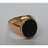 BLOODSTONE SET SIGNET RING MARKED 585 - 6.