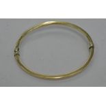 9CT GOLD BANGLE 5G Condition Report: Inner diameter: 6cm.