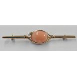 18CT GOLD PINK CORAL SET BAR BROOCH - 6.