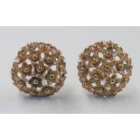 PAIR OF 18CT GOLD FLORAL CLUSTER EARRINGS - 6.