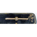 DIAMOND SET BROOCH IN SETTING MARKED 9CT Condition Report: Weight: 2.