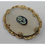 19TH CENTURY OVAL AGATE BROOCH WITH CENTRAL FLORAL PANEL WITHIN A YELLOW METAL SURROUND - 4.
