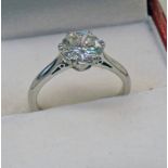 DIAMOND SOLITAIRE RING, THE ROUND BRILLIANT CUT DIAMOND APPROX 1.