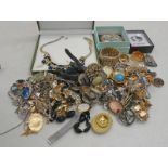 LARGE SELECTION OF VARIOUS DECORATIVE COSTUME JEWELLERY INCLUDING NECKLACES, BROOCHES, PENDANTS,