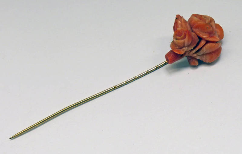 19TH CENTURY PINK CORAL SET TIE PIN WITH ROSE CARVING