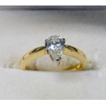 18CT GOLD PEAR SHAPED DIAMOND SINGLE STONE RING, THE DIAMOND 0.