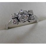 DIAMOND 5-STONE DIAMOND SET RING, THE CENTRAL DIAMOND APPROX 0.