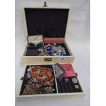JEWELLERY BOX & CONTENTS OF DECORATIVE JEWELLERY INCLUDING AGATE NECKLACE FLORIN COIN PENDANT,