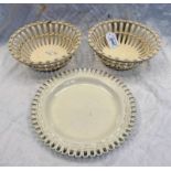 2 19TH CENTURY CREAMWARE BOWLS WITH PIERCED DECORATION TOGETHER WITH PLATE,