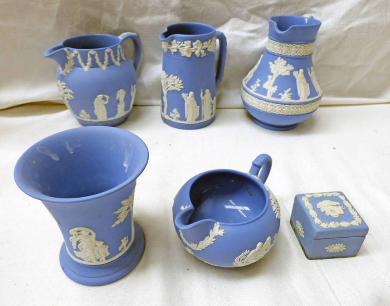 SELECTION OF WEDGWOOD BLUE & WHITE JASPERWARE JUGS, VASE & TRINKET BOX, TALLEST - 14.