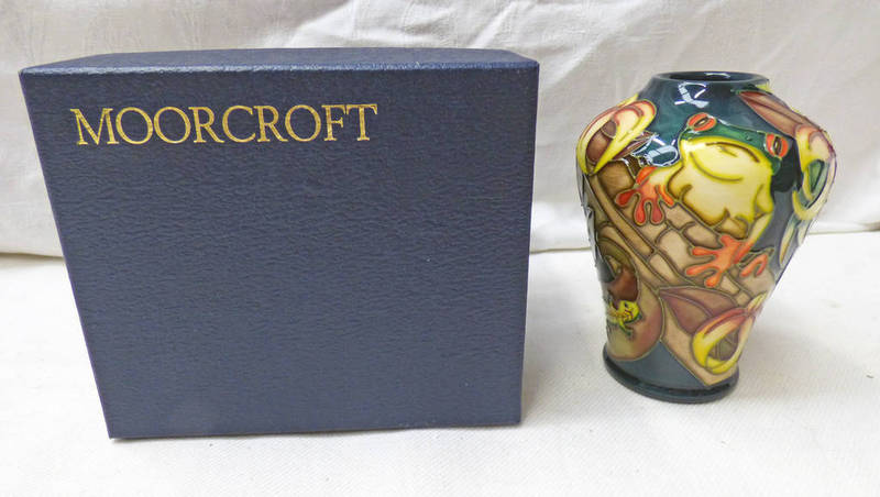 MOORCROFT AMAZON FROG PATTERN VASE WITH GREEN MARKS TO BASE HEIGHT 11.