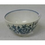 18TH CENTURY WORCESTER BLUE & WHITE PORCELAIN FLORAL TEA BOWL - 8CM DIAMETER