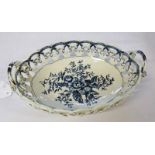 LATE 18TH CENTURY CAUGHLEY WARE BLUE & WHITE BASKET WITH PIERCED DECORATION,