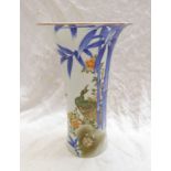 ORIENTAL POTTERY VASE DECORATED WITH EXOTIC BIRDS,