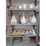 SELECTION OF VARIOUS PORCELAIN INCLUDING TEAWARE TABLE LAMPS ETC ON 4 SHELVES