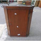 19TH CENTURY MAHOGANY CORNER CABINET .