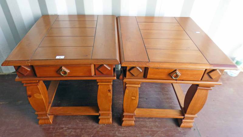 3 PINE SIDE TABLES WITH 1 CENTRAL DRAWER