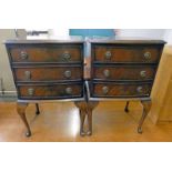 2 MAHOGANY CHESTS OF 3 DRAWERS ON SHAPED SUPPORTS WIDTH 44 CMS