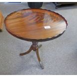 MAHOGANY OVAL WINE TABLE ON SPREADING SUPPORTS 56CM TALL