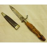 19TH CENTURY DOE'S FOOT HUNTING DAGGER WITH 11CM SINGLE EDGED BLADE,