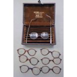 AN OPTICIANS CASED VEEDON (PATENT) FITTING SET W.O.W.