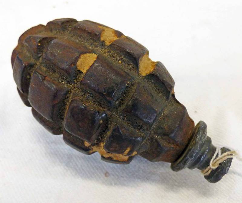 INERT /DE-ACTIVATED PINEAPPLE STYLE HAND GRENADE 11 CM LONG