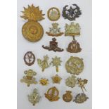 20 CAP BADGES, ETC TO INCLUDE FISH GUARD, OTC, LIVERPOOL SCOTTISH THE KINGS, MILITARY POLICE,