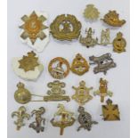 20 CAP BADGES TO INCLUDE BARROW & NORTH LONSDALE, EAST LANCASHIRE, MACHINE GUN GUARDS REGIMENT,